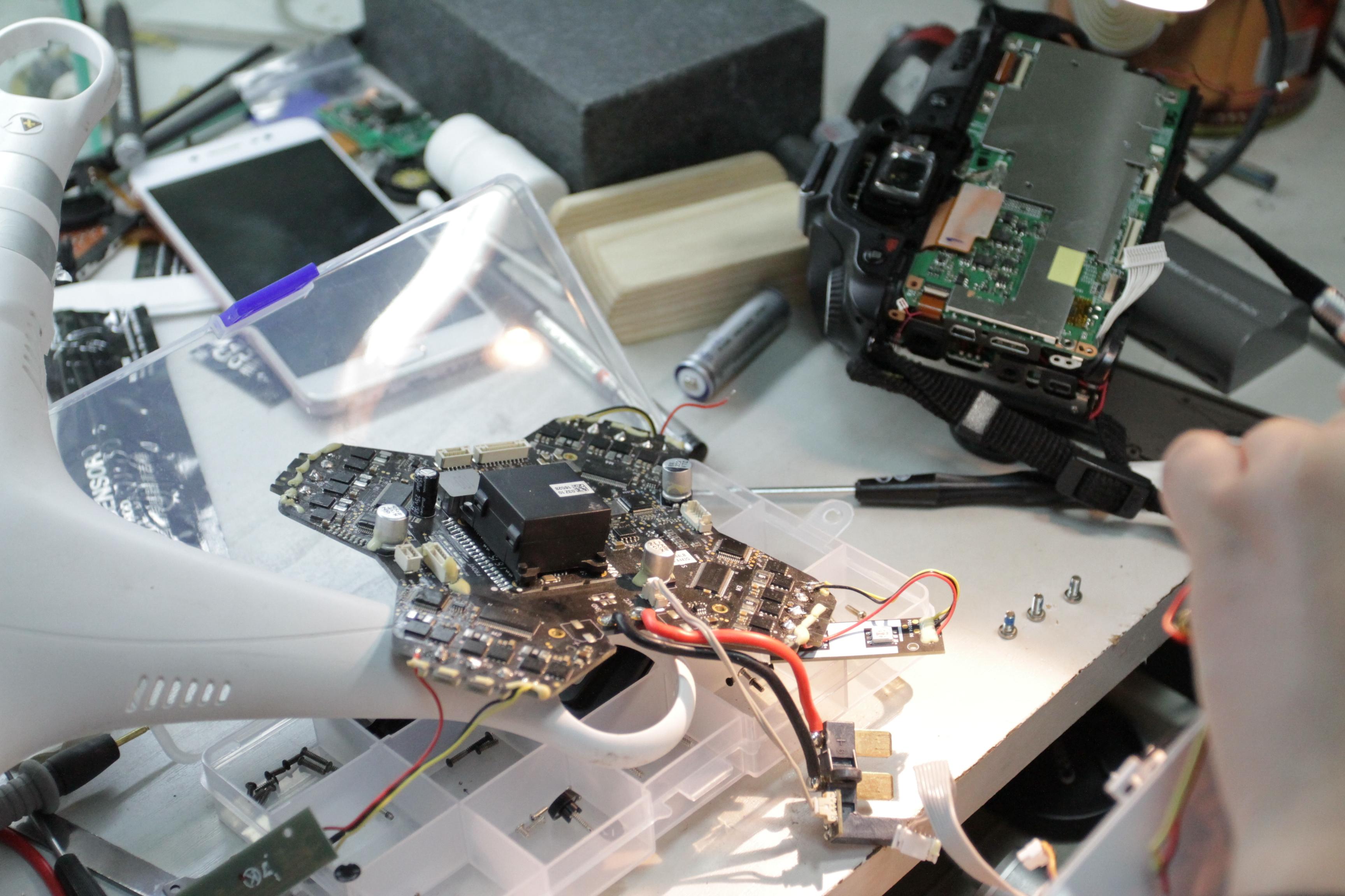 90后農村小伙巧手修無人機，年修400臺圓城市夢