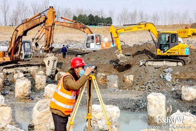 河北省第四屆園林博覽會展覽園區加班加點施工,保障工程建設進度.