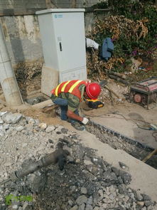 中國移動臨滄分公司2015年管道建設項目工程,永德永康羊勐線段管道森林公安光交跨路引上管道建設 董建平 施工人員