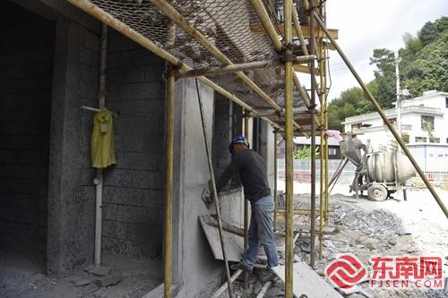 政和 防暑施工兩不誤 打造紅色精品名片