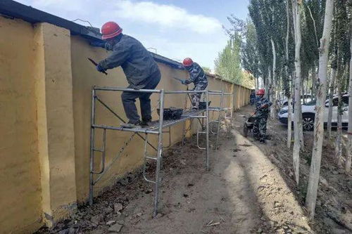 脫貧攻堅 新疆中泰集團工程公司助力企業加快推進斯也克鄉大道及4個幫扶村庭院改造項目施工建設