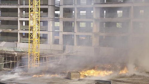 鄂爾多斯市一建設工程施工現場起火消防部門及時救援
